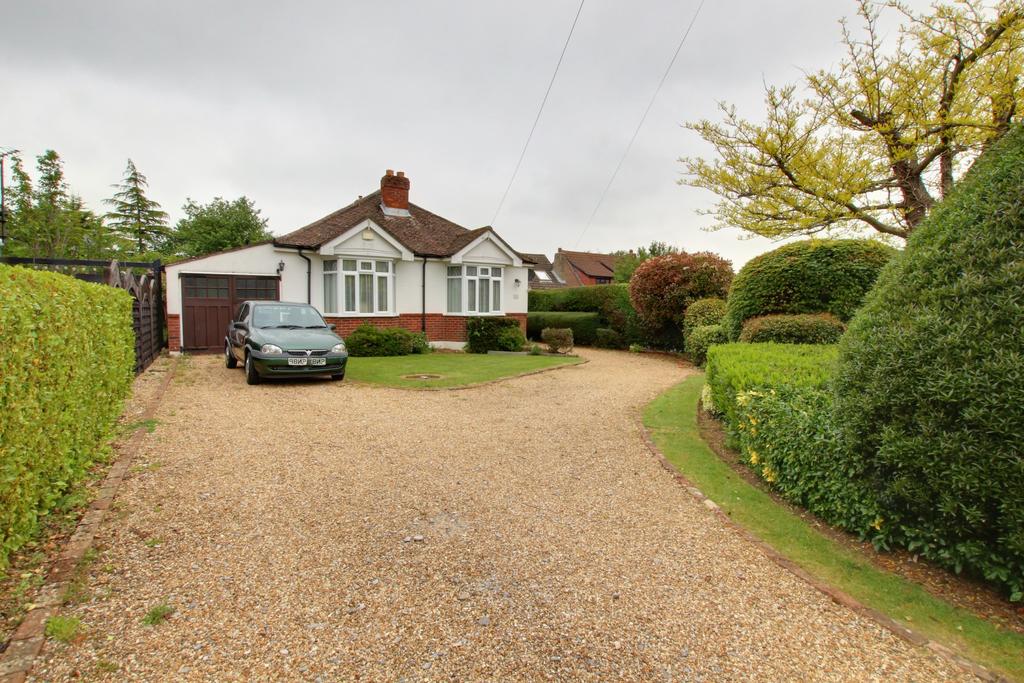 HORNDEAN 2 bed detached bungalow for sale £450,000