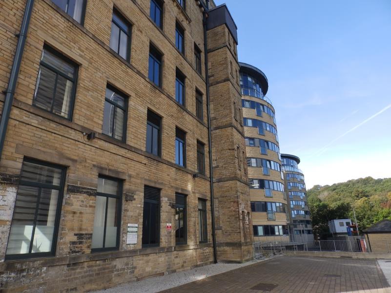SALTS MILL ROAD, SHIPLEY, BD17 7EG 1 bed apartment £550 pcm (£127 pw)