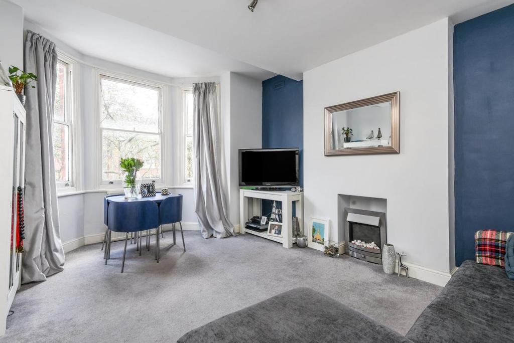 Thurlby Road West Norwood SE27 2 bed apartment £1,350 pcm (£312 pw)