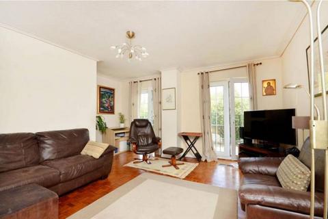 4 bedroom terraced house to rent, White Rose Lane, Woking, Surrey, GU22