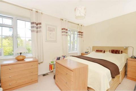 4 bedroom terraced house to rent, White Rose Lane, Woking, Surrey, GU22