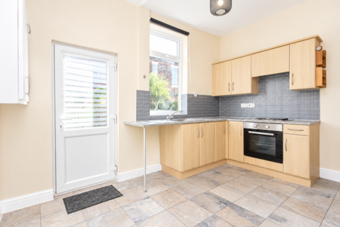2 bedroom terraced house to rent, Elcho Street, Preston, PR1