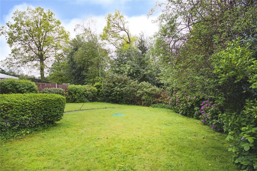 Oakwood Road, Bracknell, RG12 3 bed semidetached house £399,950