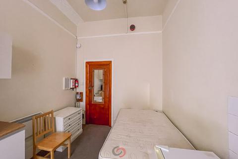 Studio to rent, Sussex Gardens, Paddington, London W2