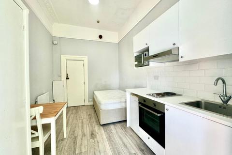 Studio to rent, Sussex Gardens, Paddington, London, London  W2