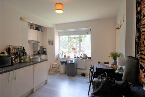 4 bedroom flat to rent, Nevitt House, New North Road, Old Street, N1
