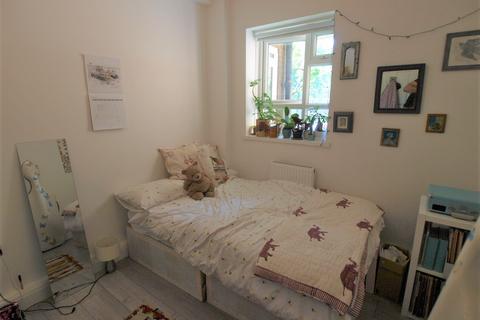 4 bedroom flat to rent, Nevitt House, New North Road, Old Street, N1