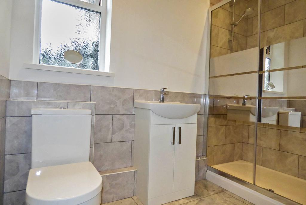 Another Shower Room Image