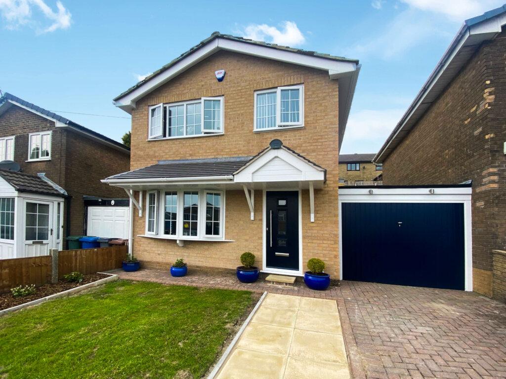 Douglas Road, Bacup, Rossendale 3 bed detached house £197,500