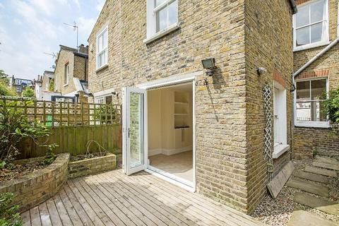 11 Weiss Road, London, SW15 1DH