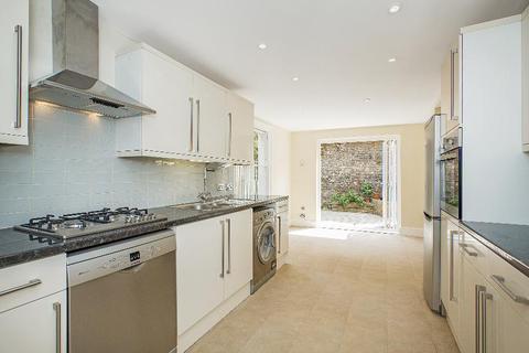 11 Weiss Road, London, SW15 1DH