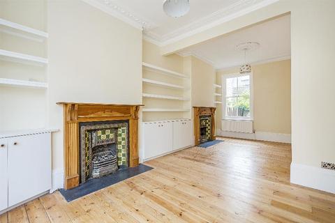 11 Weiss Road, London, SW15 1DH