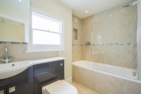 11 Weiss Road, London, SW15 1DH
