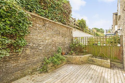 11 Weiss Road, London, SW15 1DH