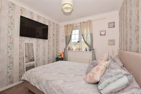 116 Yeates Drive, Kemsley, Sittingbourne, ME10 2PW