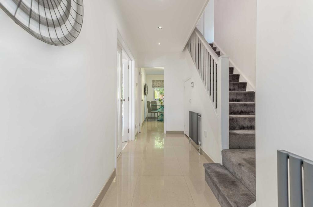 Hartfield Avenue, Elstree 4 bed end of terrace house £1,050,000