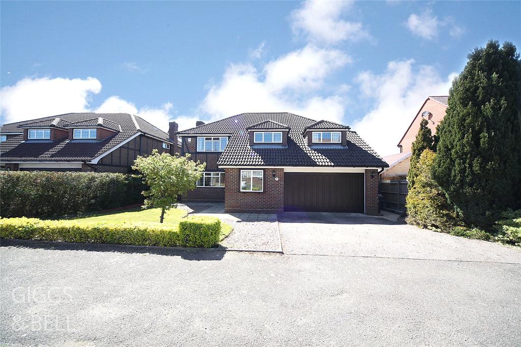 Clinton Avenue, Luton, LU2 4 bed detached house £650,000