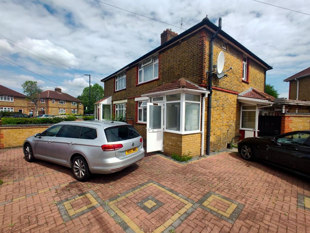 Chalfont Road, London 3 bed terraced house £1,700 pcm (£392 pw)