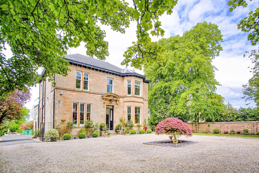 19 Carmunnock Road, Busby, Glasgow, G76 8SZ 5 bed detached house £950,000