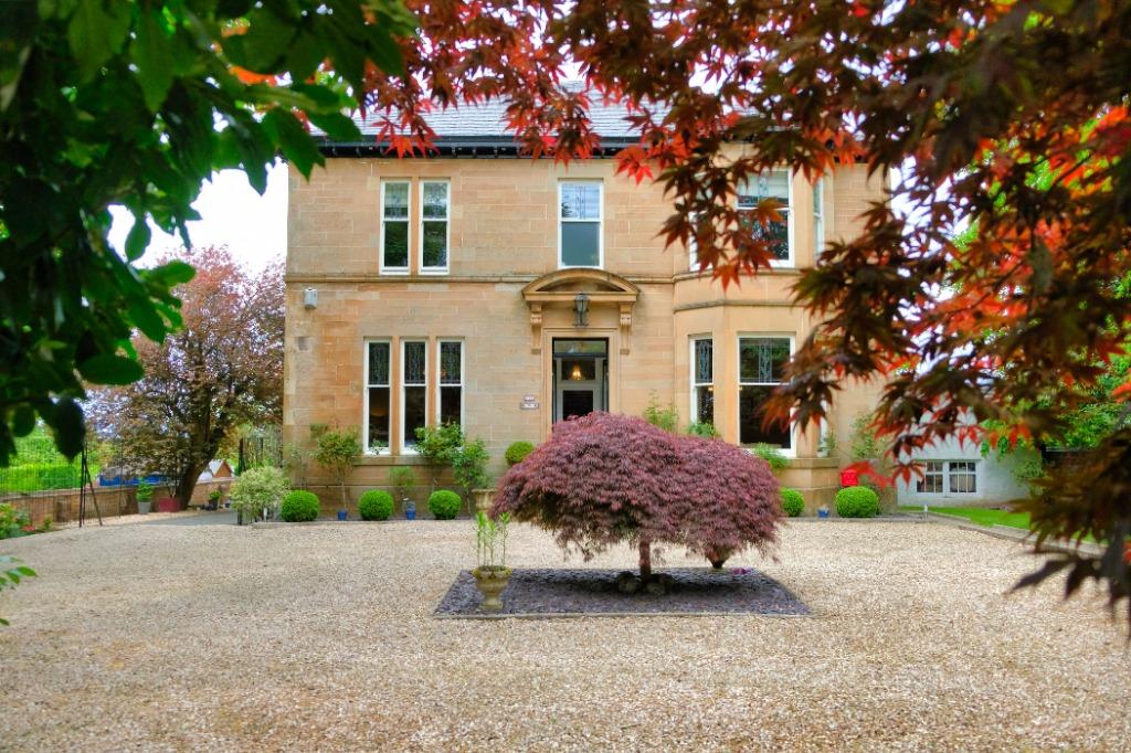 19 Carmunnock Road, Busby, Glasgow, G76 8SZ 5 bed detached house £950,000