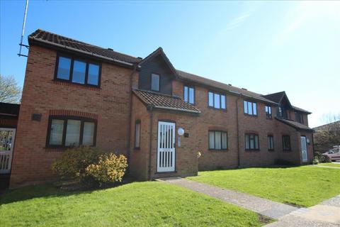 2 bedroom flat to rent, Godwin Close, Sewardstone Road , London, E4