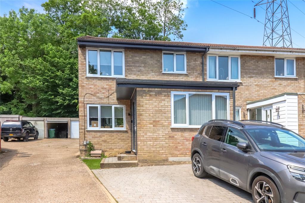 Peregrine Close, Watford, Herts, WD25 3 bed end of terrace house £430,000