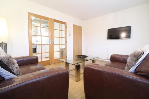 2 bedroom flat to rent, Great Northern Road, Aberdeen,