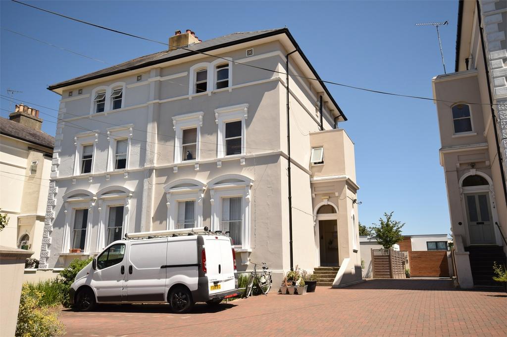 St Johns Road, Sevenoaks, Kent 2 bed flat £265,000