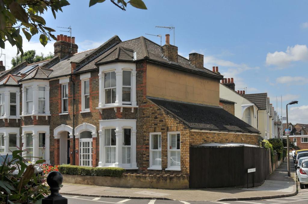 White Hart Lane, Barnes, SW13 2 bed apartment £625,000