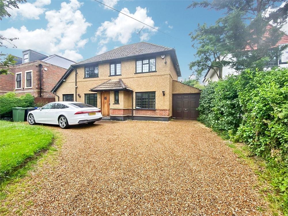 Richings Way, Iver, Buckinghamshire 4 bed detached house £2,595 pcm