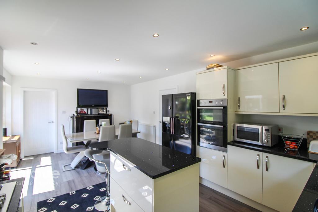 Lower Green, PoultonleFylde, Lancashire, FY6 3 bed bungalow £359,950