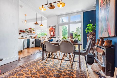 85 Newquay Road, London, SE6 2NW
