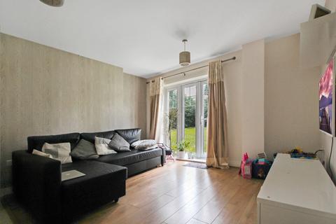 2 bedroom apartment to rent, Colnhurst Road, Watford WD17
