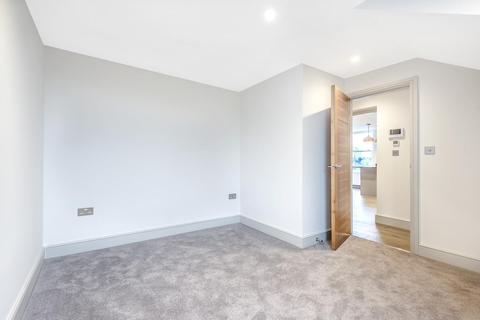 Flat 4, 1c Atheldene Road, London, SW18 3BN