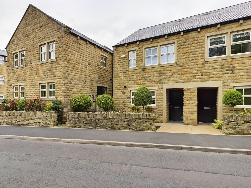 Oak View Road, Greenfield, Saddleworth 3 bed semidetached house £310,000