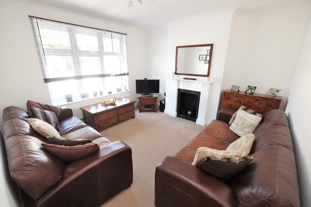 Walsingham Road, Orpington 3 bed semidetached house £400,000