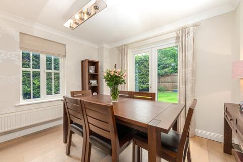 1 Bates Court, Radyr, Cardiff, CF15 8EJ