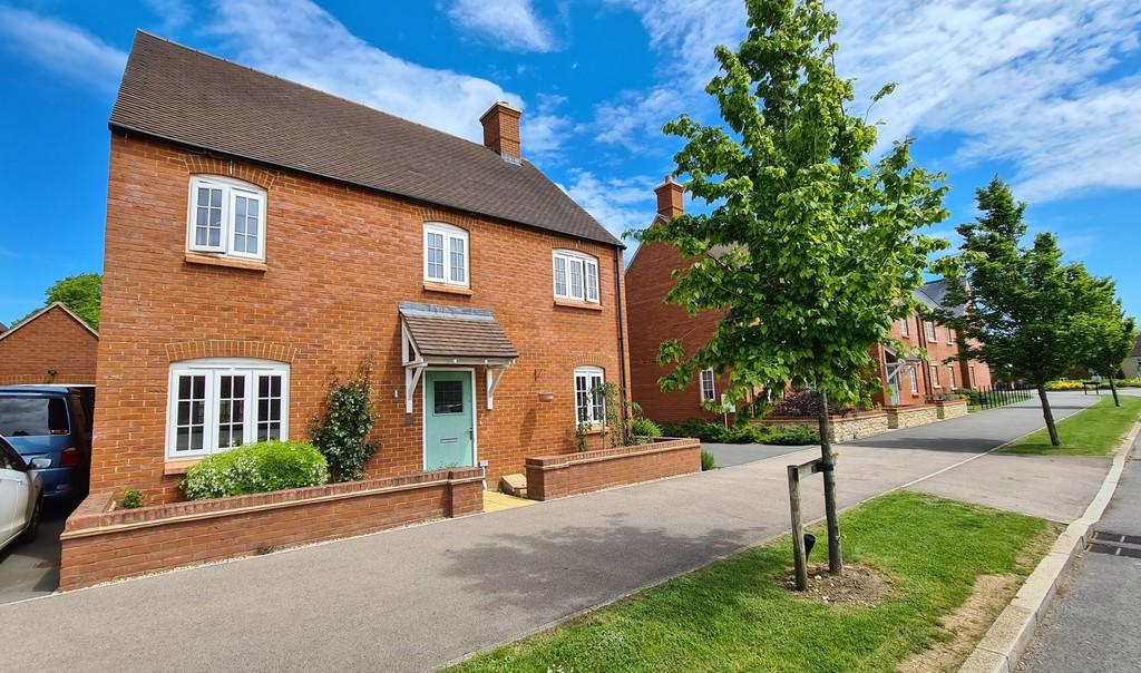 Poppyfields Way, Brackley 4 bed detached house £395,000