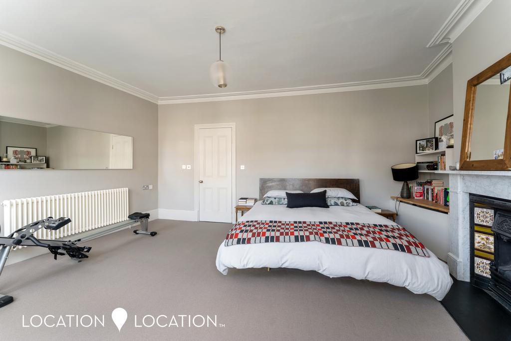 Clissold Crescent 12.jpg