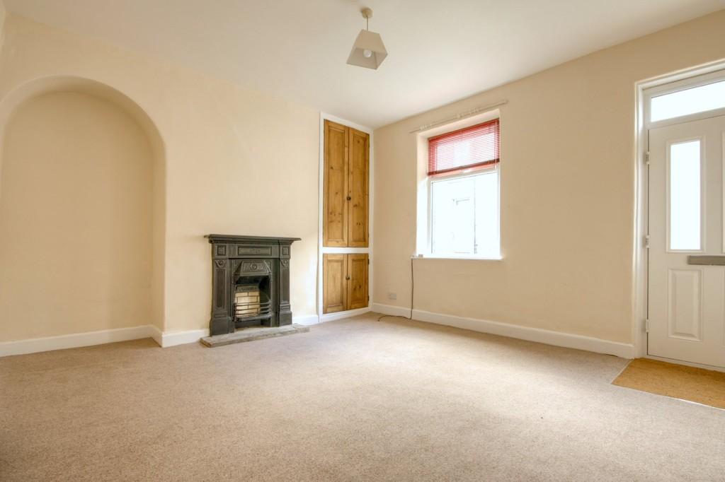 Russell Street, Skipton, BD23 2DX 2 bed terraced house £675 pcm (£156 pw)