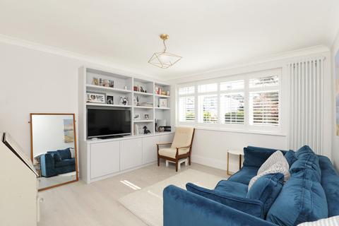 1, Wolsey Court Bridge Road, East Molesey, KT8 9HS