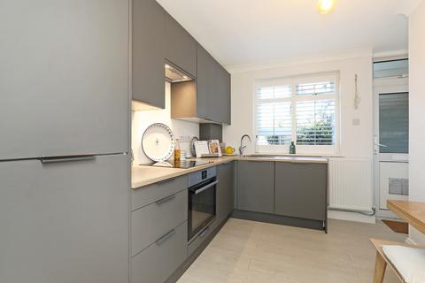 1, Wolsey Court Bridge Road, East Molesey, KT8 9HS
