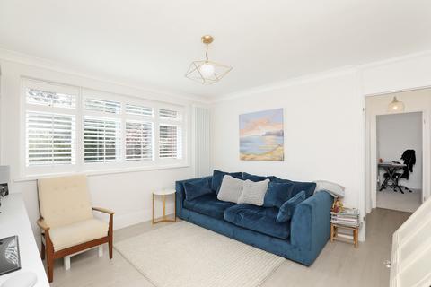 1, Wolsey Court Bridge Road, East Molesey, KT8 9HS
