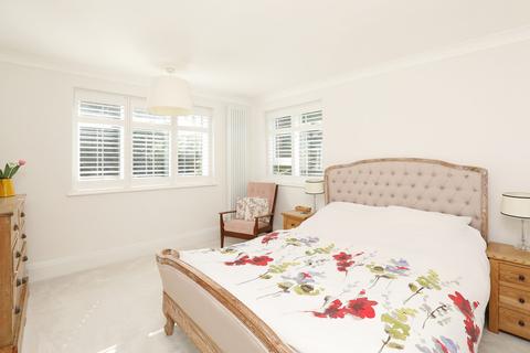 1, Wolsey Court Bridge Road, East Molesey, KT8 9HS
