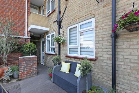 1, Wolsey Court Bridge Road, East Molesey, KT8 9HS