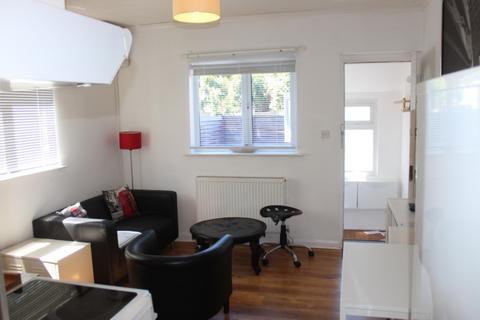 1 bedroom ground floor flat for sale, Weald Lane, Harrow Weald