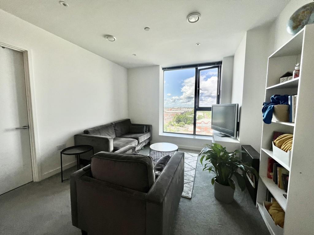 No 1 Old Trafford 2 bed apartment £1,250 pcm (£288 pw)