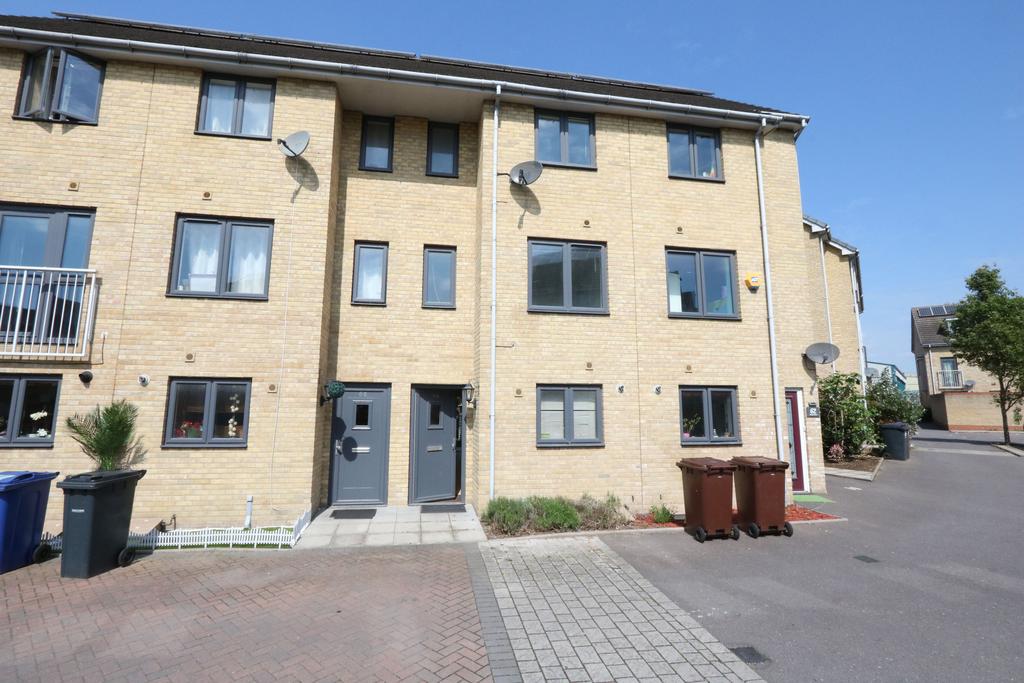 Draper Close, West Thurrock 4 bed townhouse £1,400 pcm (£323 pw)