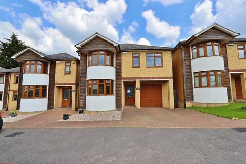 2 Acorn Close, Romford, RM1 4GJ