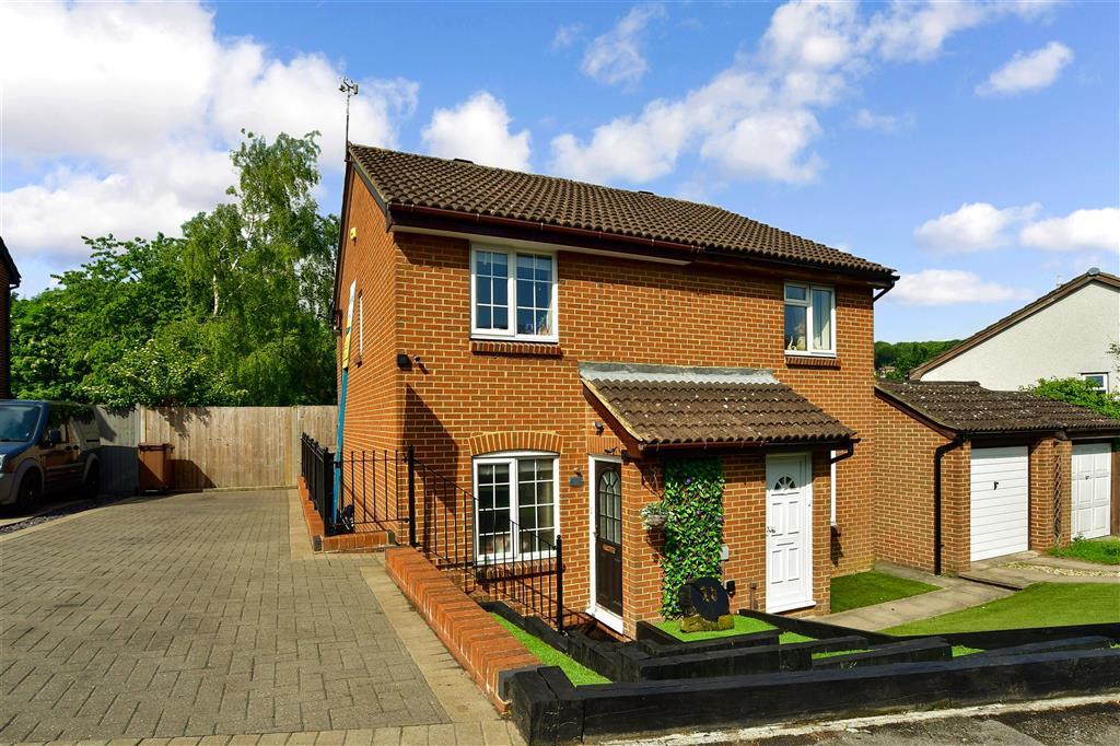 Romney Road, Walderslade, Chatham, Kent 2 bed semidetached house £